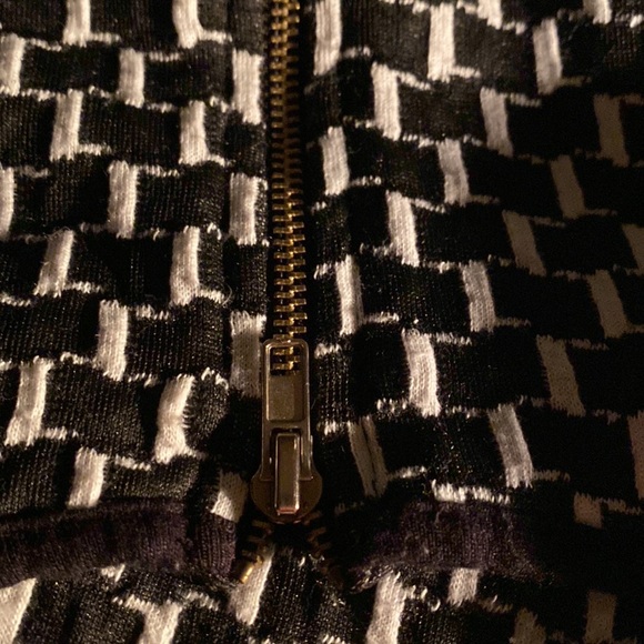 You are not alone mini dress. Black & white. Size Medium. Lenght 31’’. - Picture 9 of 11